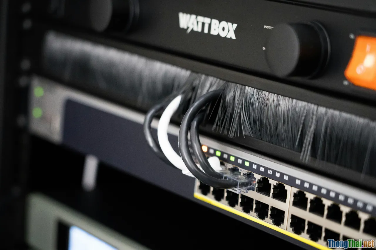 WPS hacking, push button, router weakness