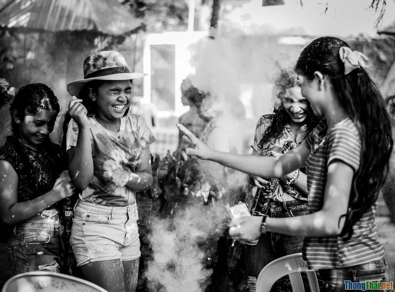 actors joking, candid moment, cast laughter