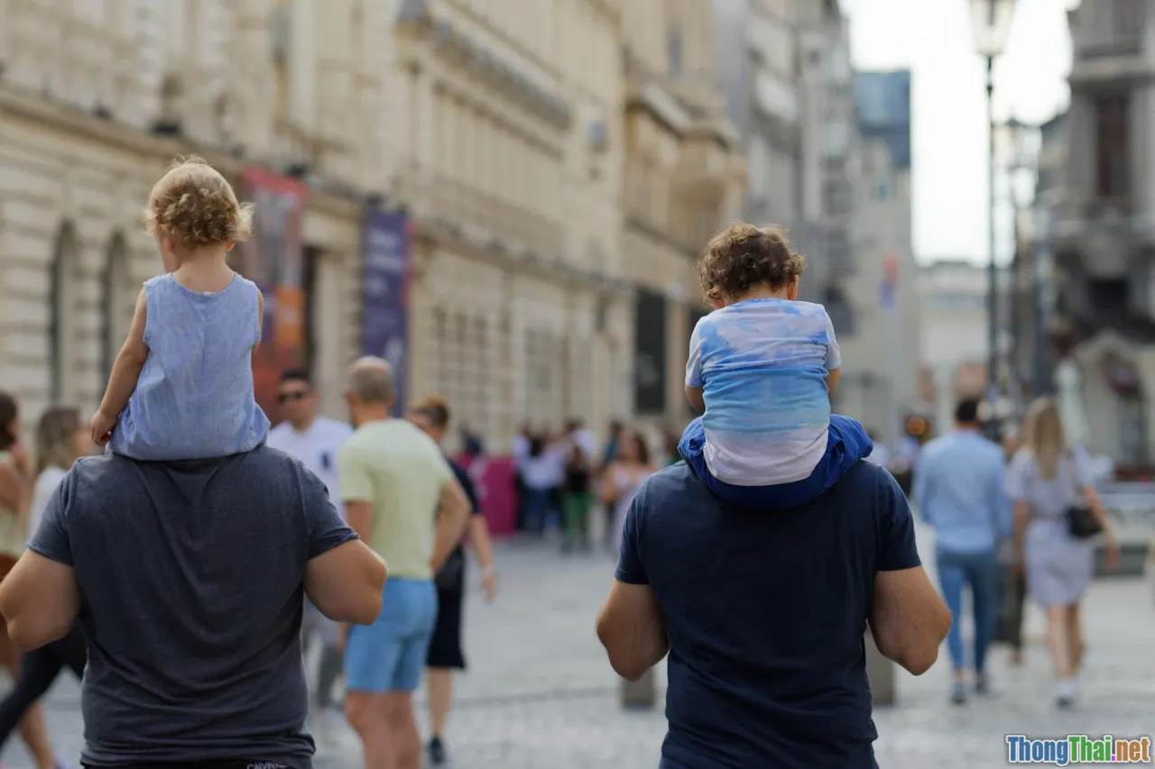 city map, business hotel, weekend rates, transit access