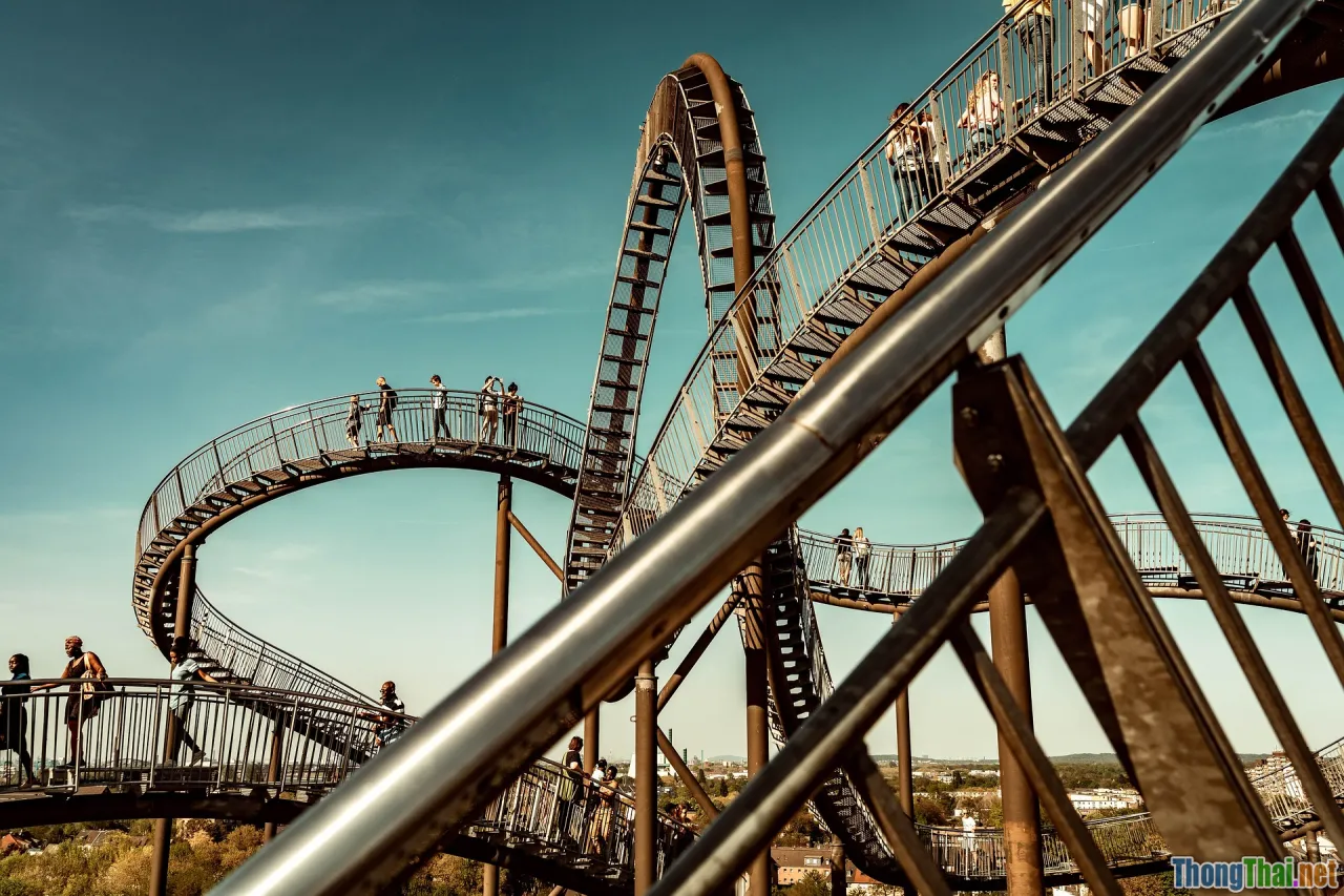 compound interest, debt spiral, graph, warning