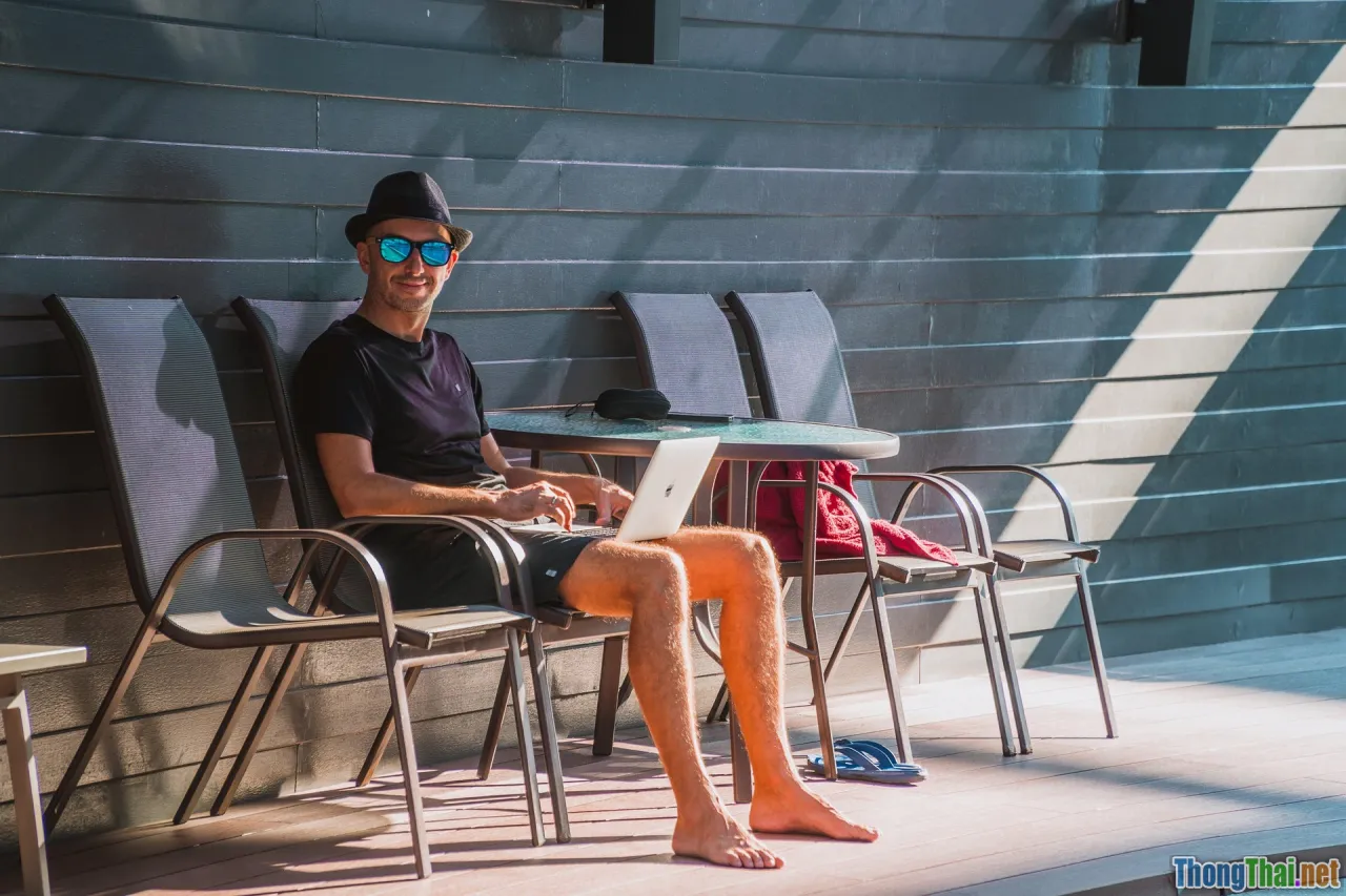 digital nomad, coworking, beach laptop, cafe workspace