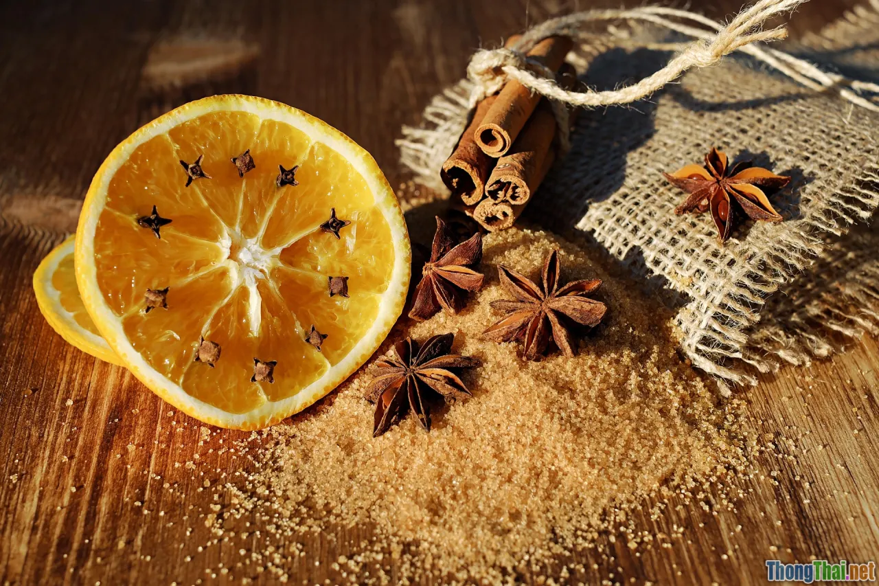 dried citrus, cinnamon sticks, star anise, rustic wreath