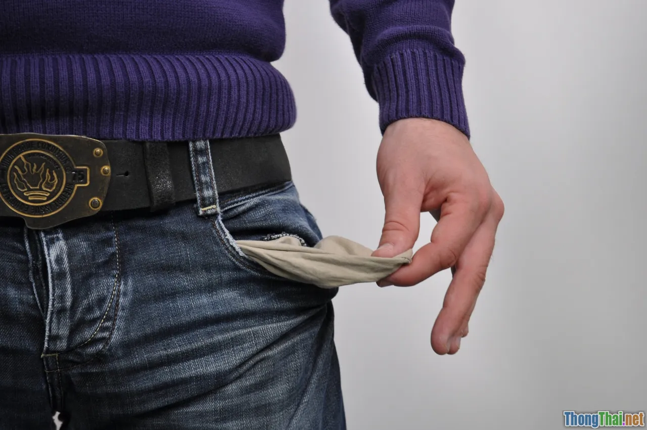 empty wallet, late saving, end of month