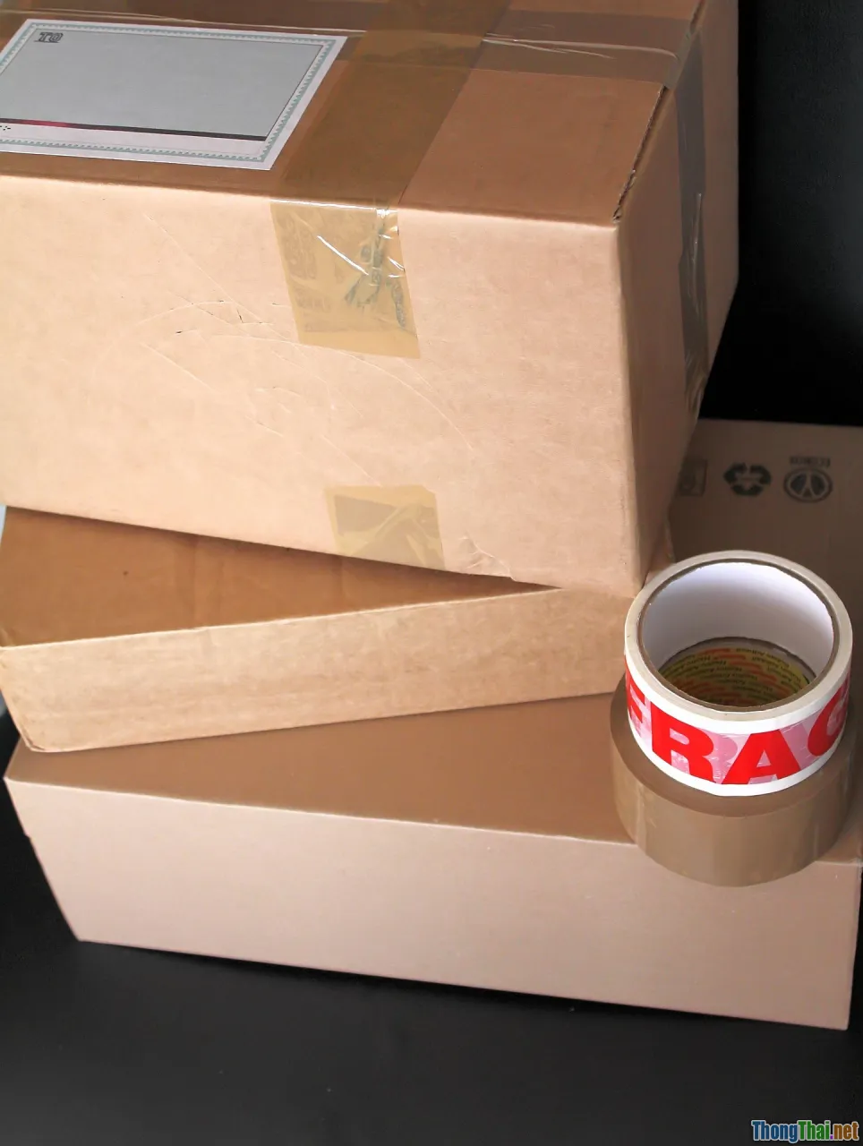 fragile label, broken dishes, safe packing