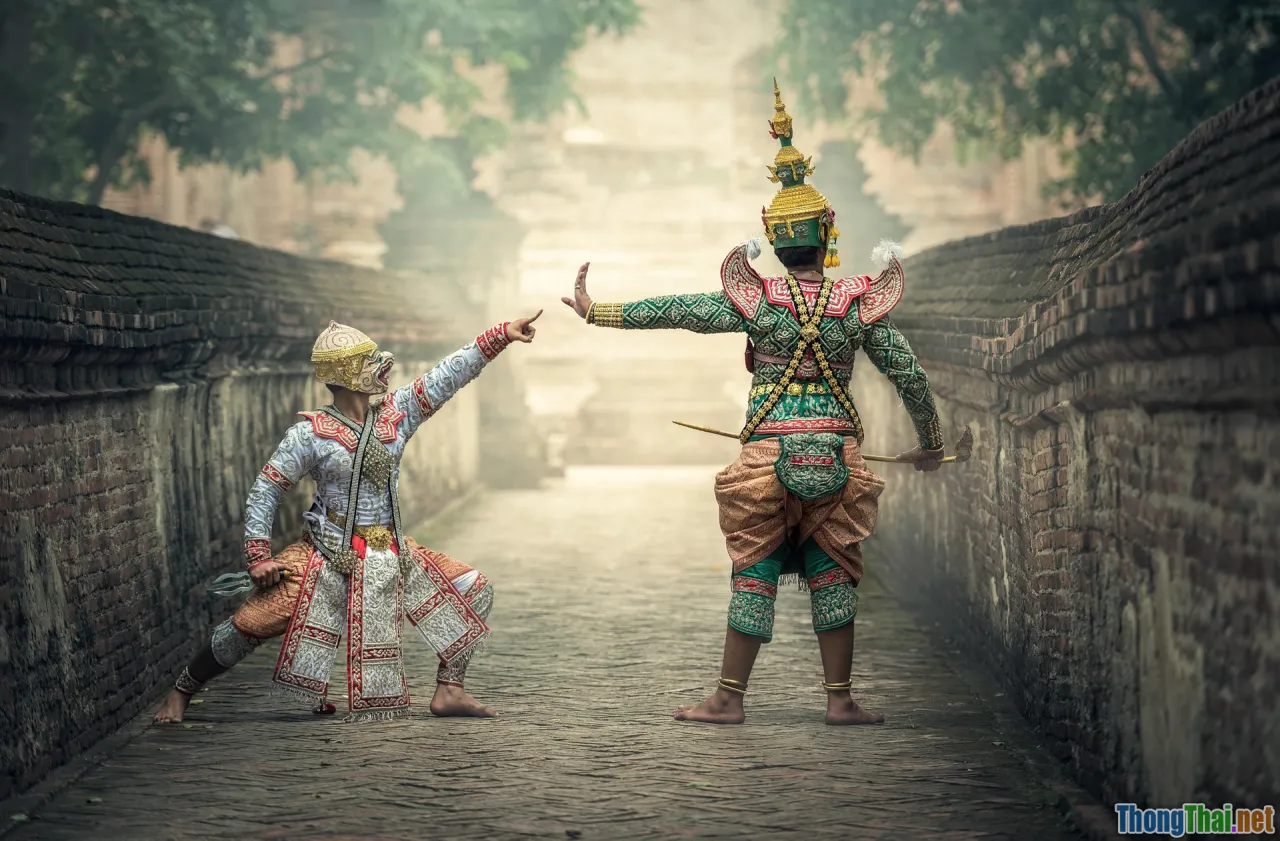 fusion costume, traditional meets modern, period drama fashion