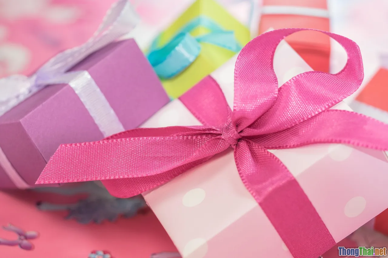 gift wrapping, holiday gifts, tips