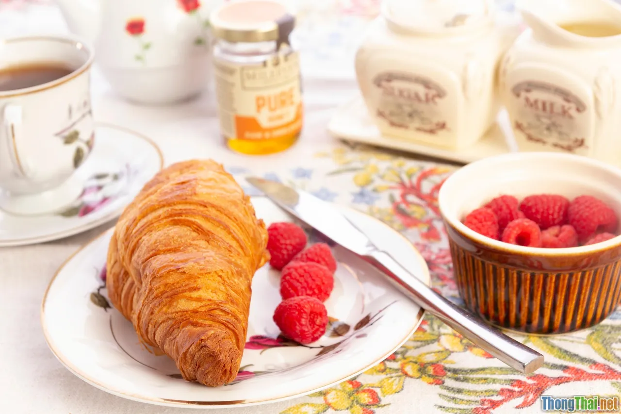 glazing ceramics, brush techniques, diy plates