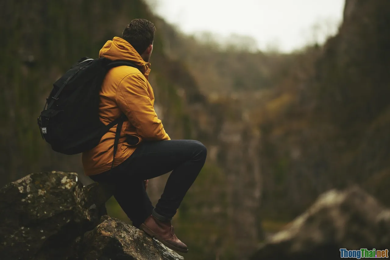 guided group trekking, comparing hikers, safe hiking, danger warning