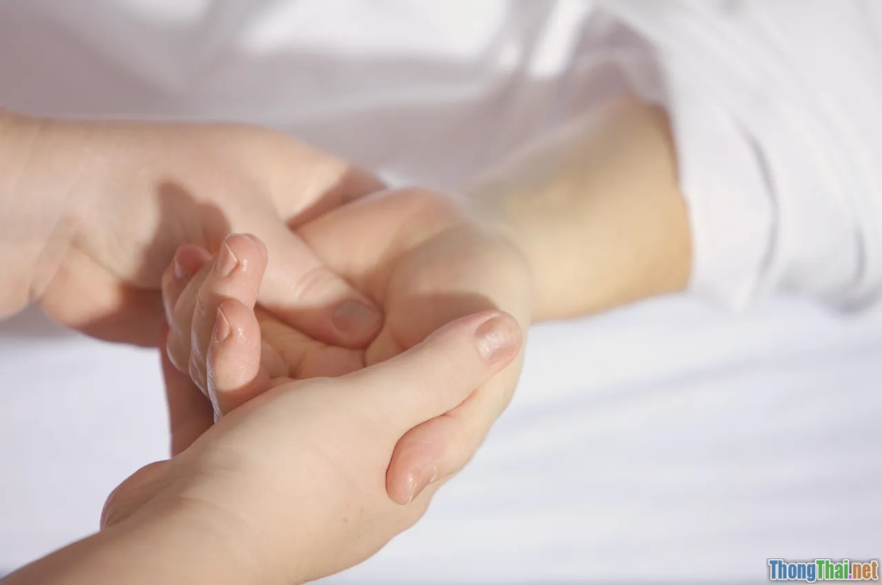 ice, cold treatment, hand burn