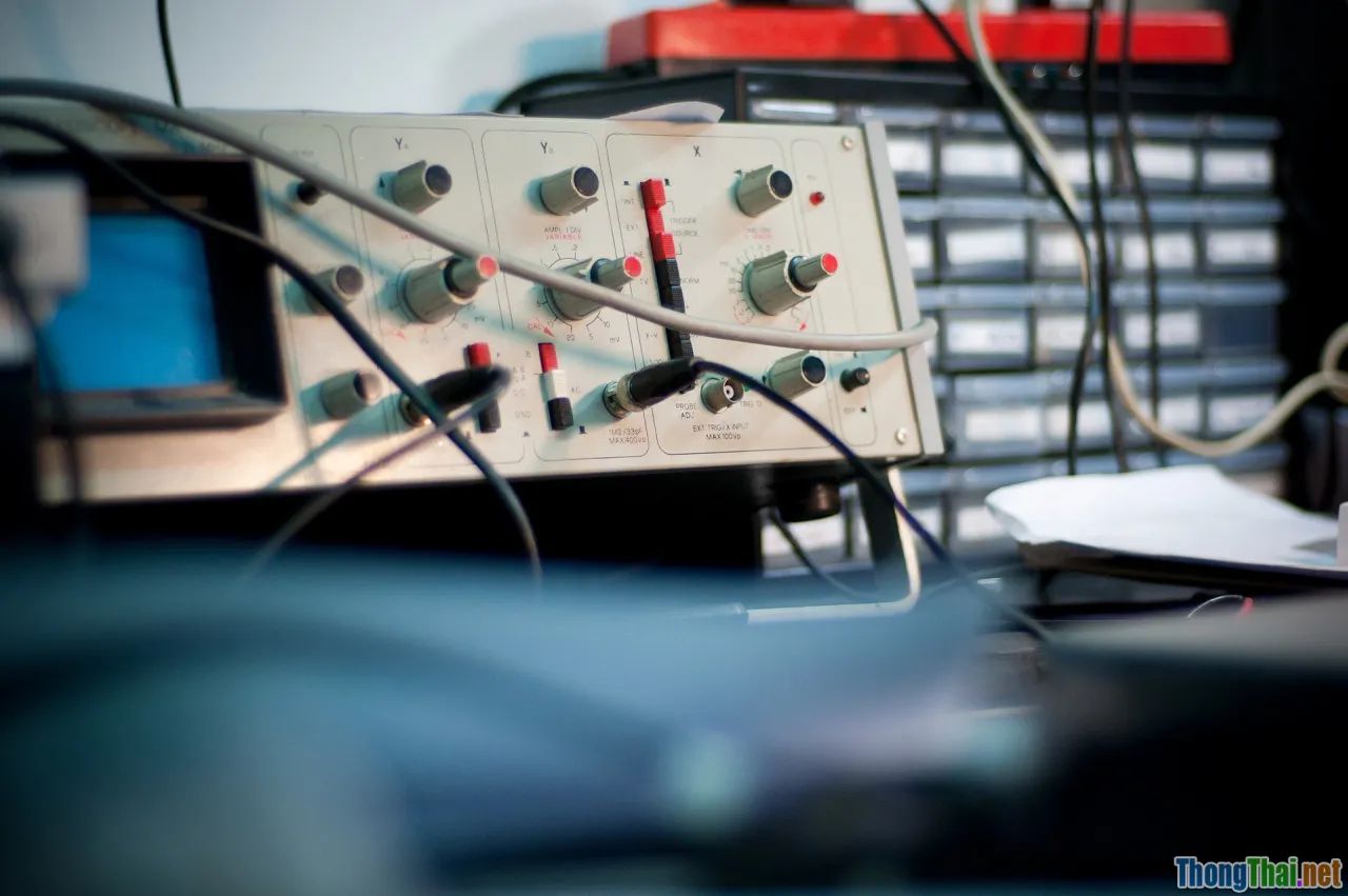 language lab, pronunciation workshop, self-learning