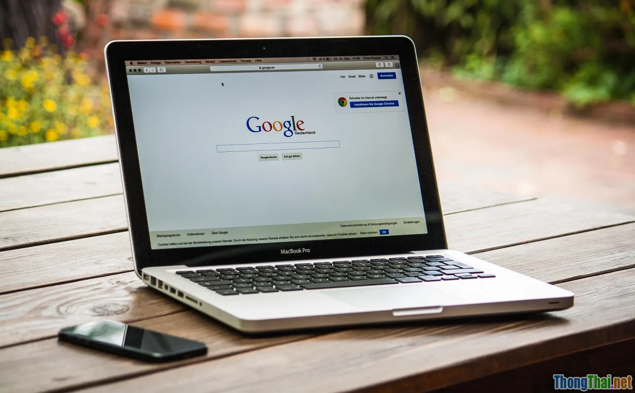 laptop, internet, SEO vs Tiktok, technical skills