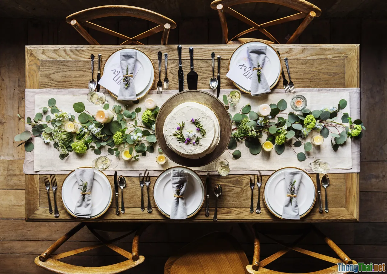 layered colors, dish painting, modern dining set