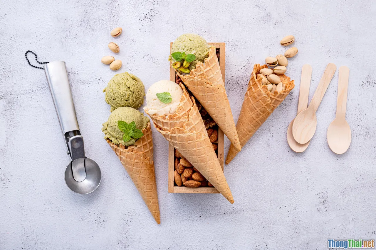 me-o, creamy treats, cat eating, licking treats