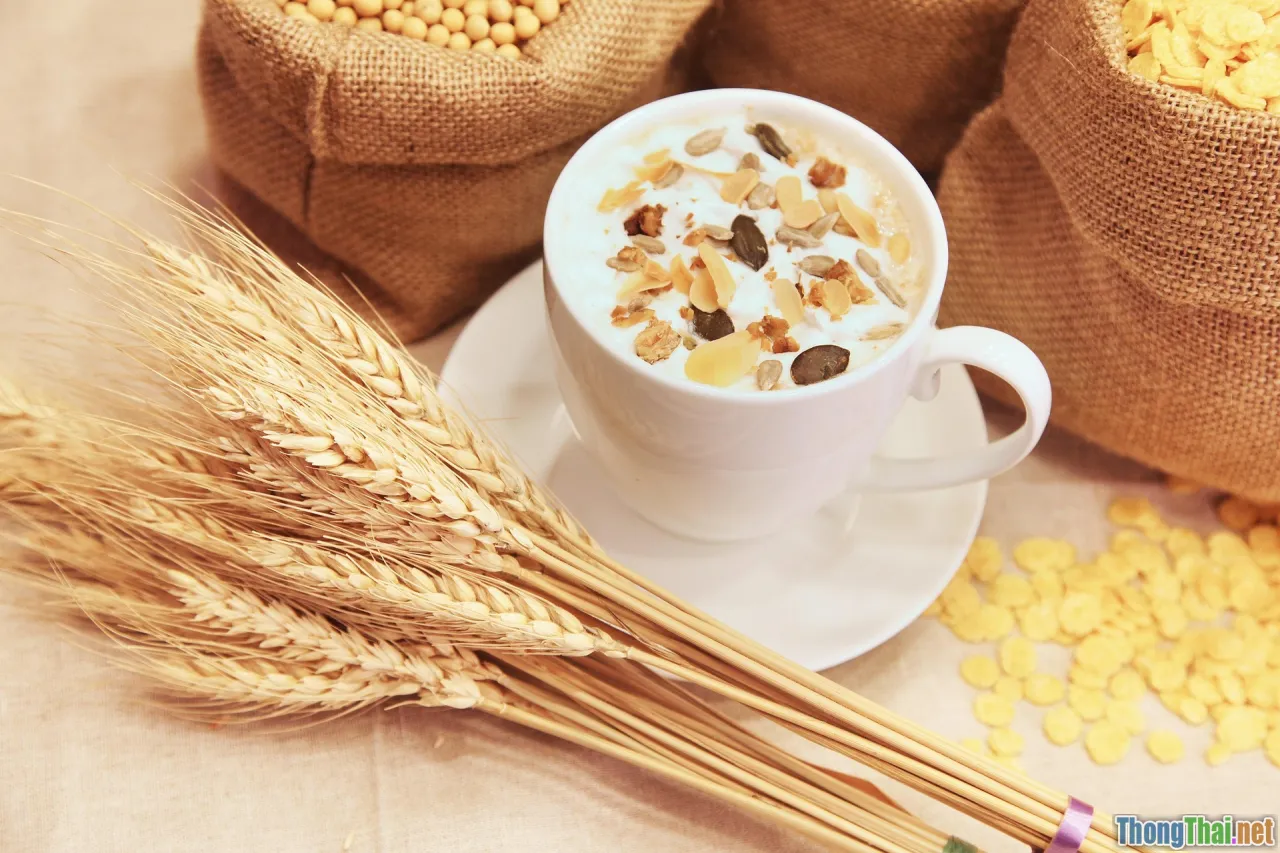 milk blend, healthy family, breakfast