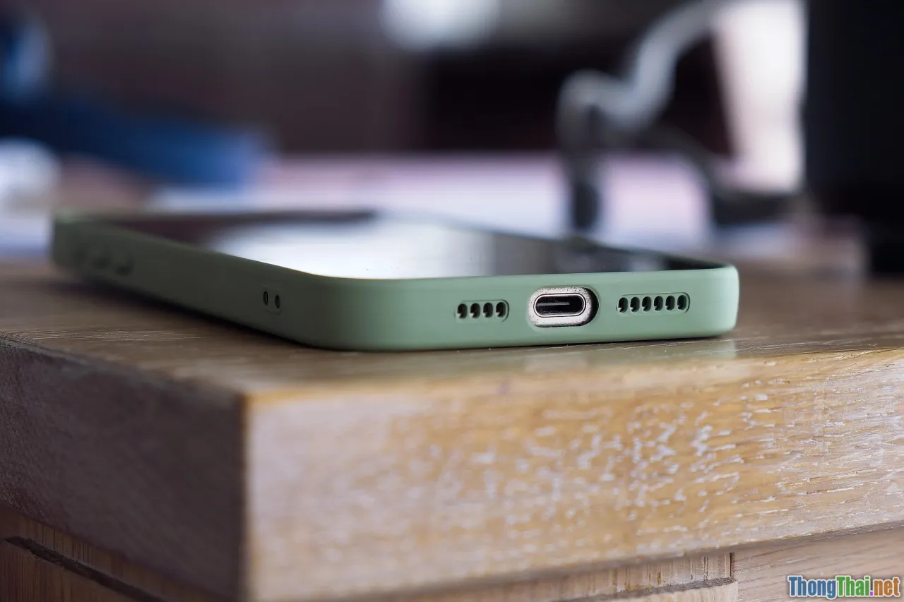 mobile security tips, padlock smartphone