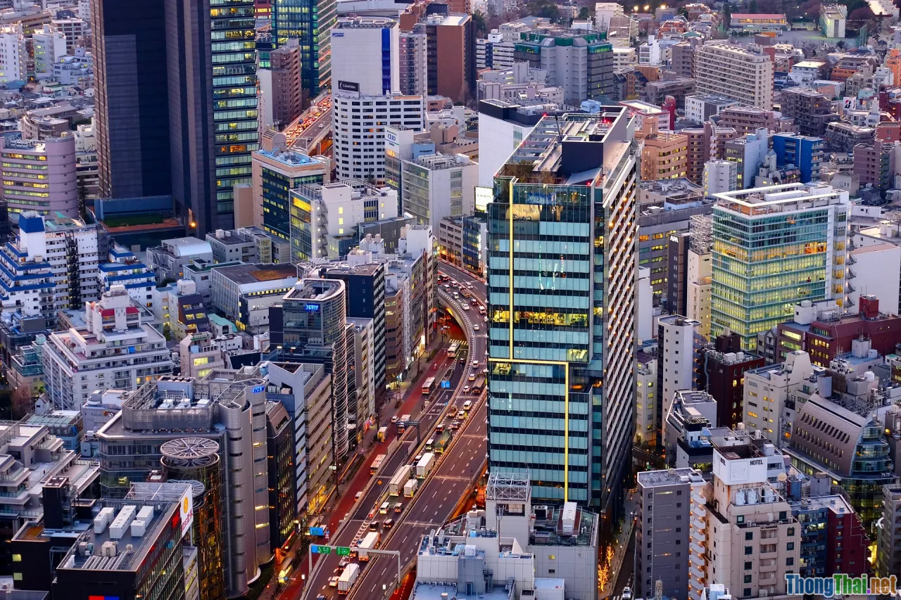 modern life, city, busy youth