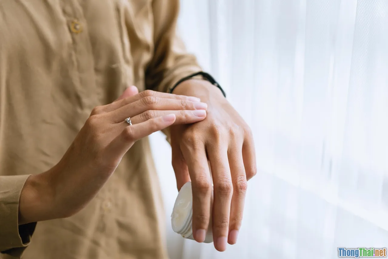 nail care tips, moisturizing hands, pastel ombre