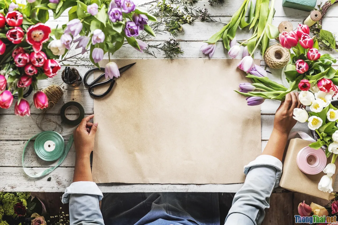 Làm sao thủ công từ giấy báo thay thế đồ nhựa