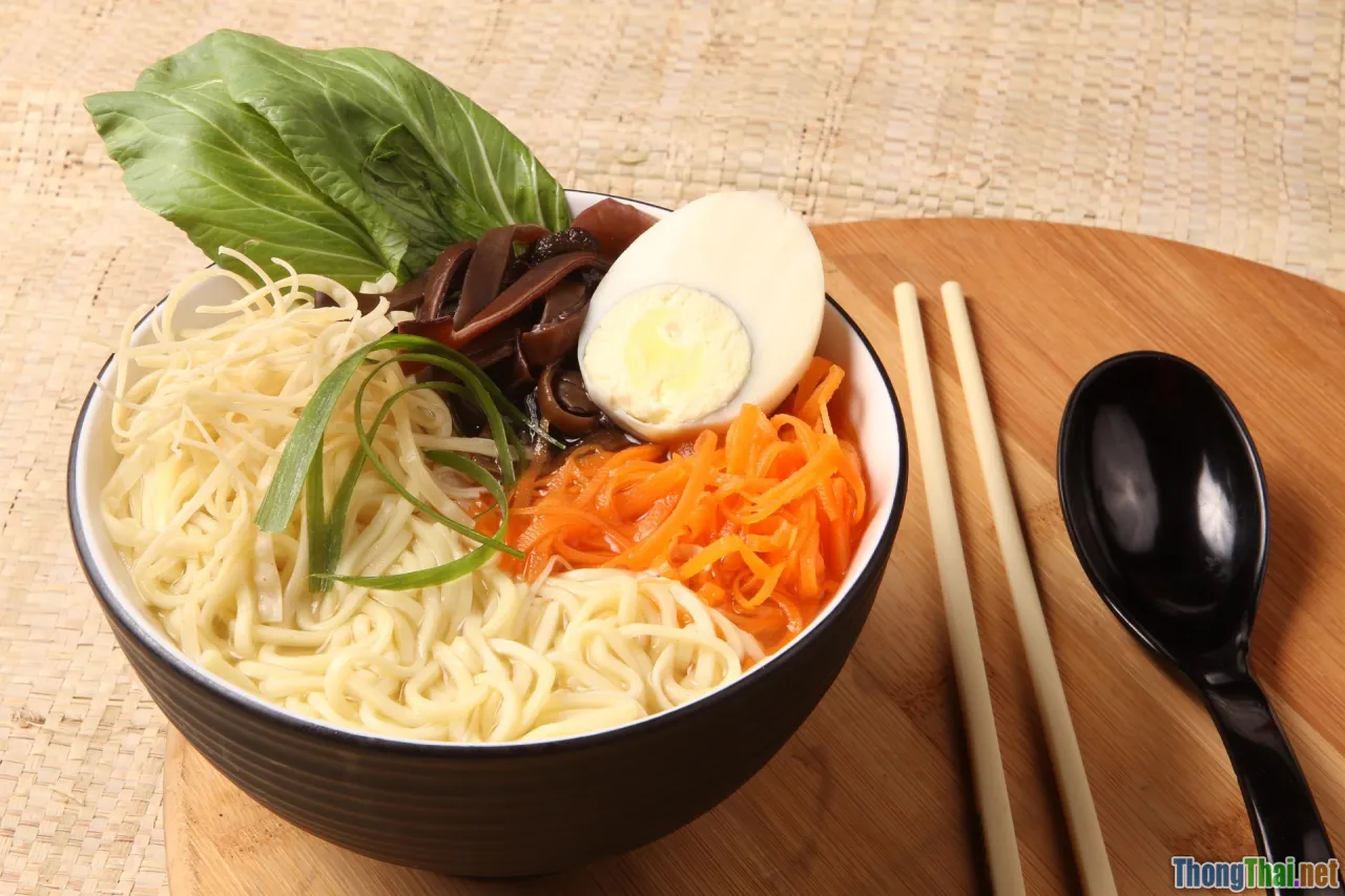 pho comparison, Hanoi noodle, different bowls, tasting menu