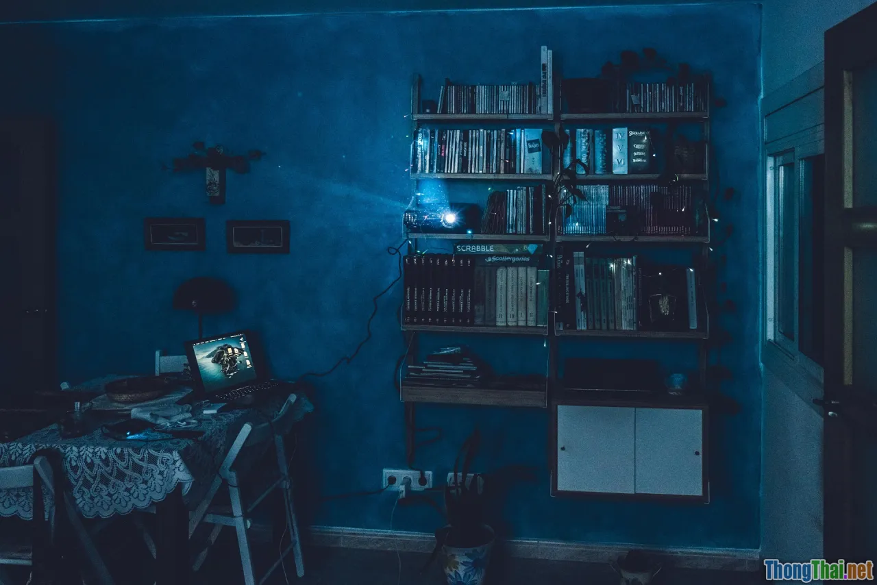 slow cinema, rain, silence