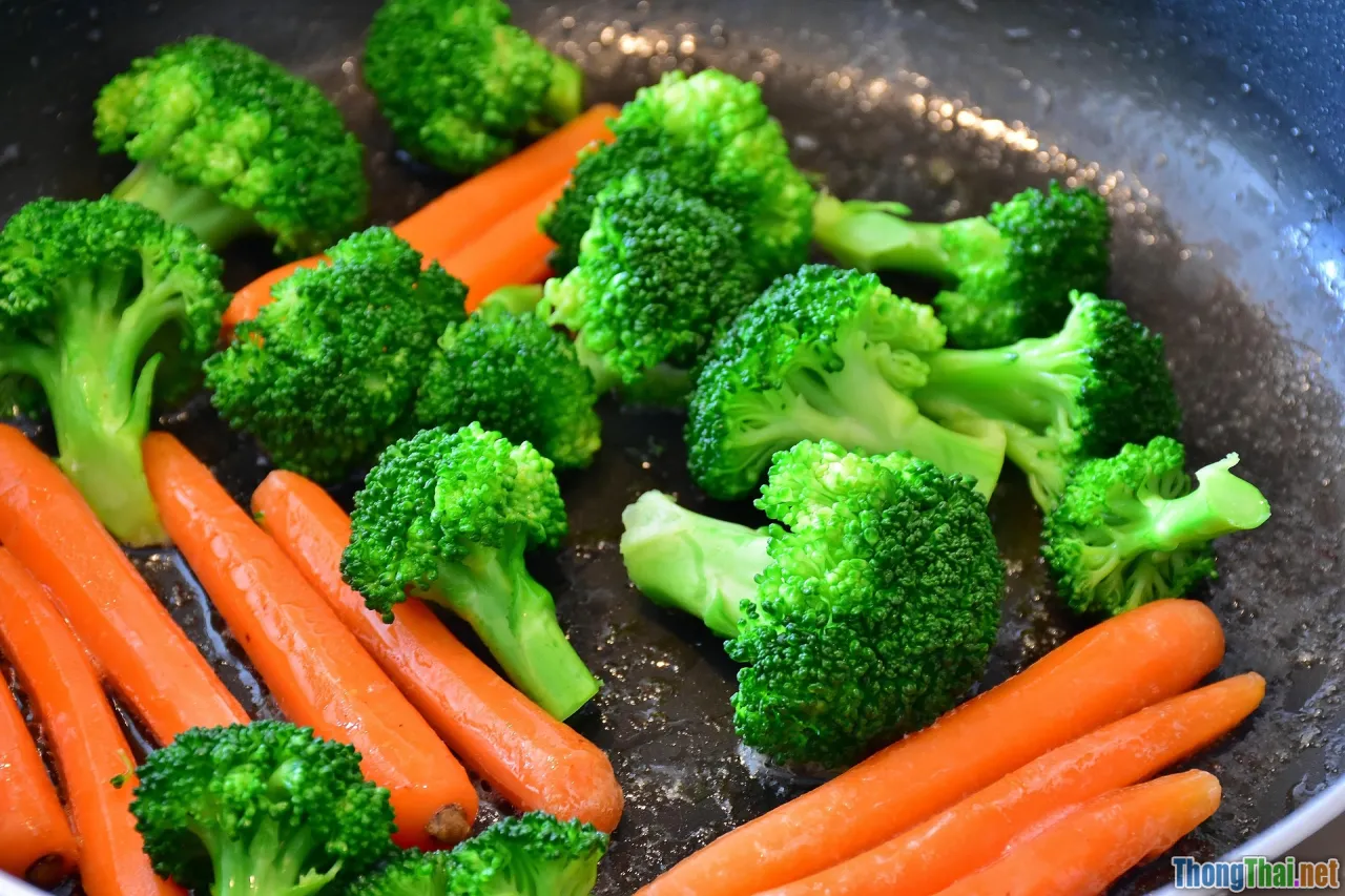 steamed rice, side vegetables, family meal