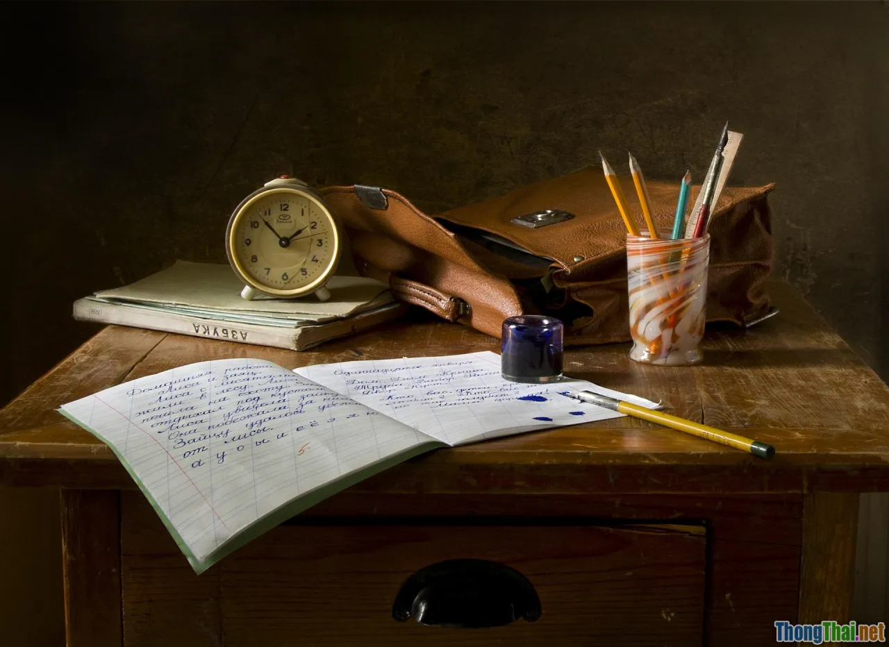 study environment, desk setup, concentration