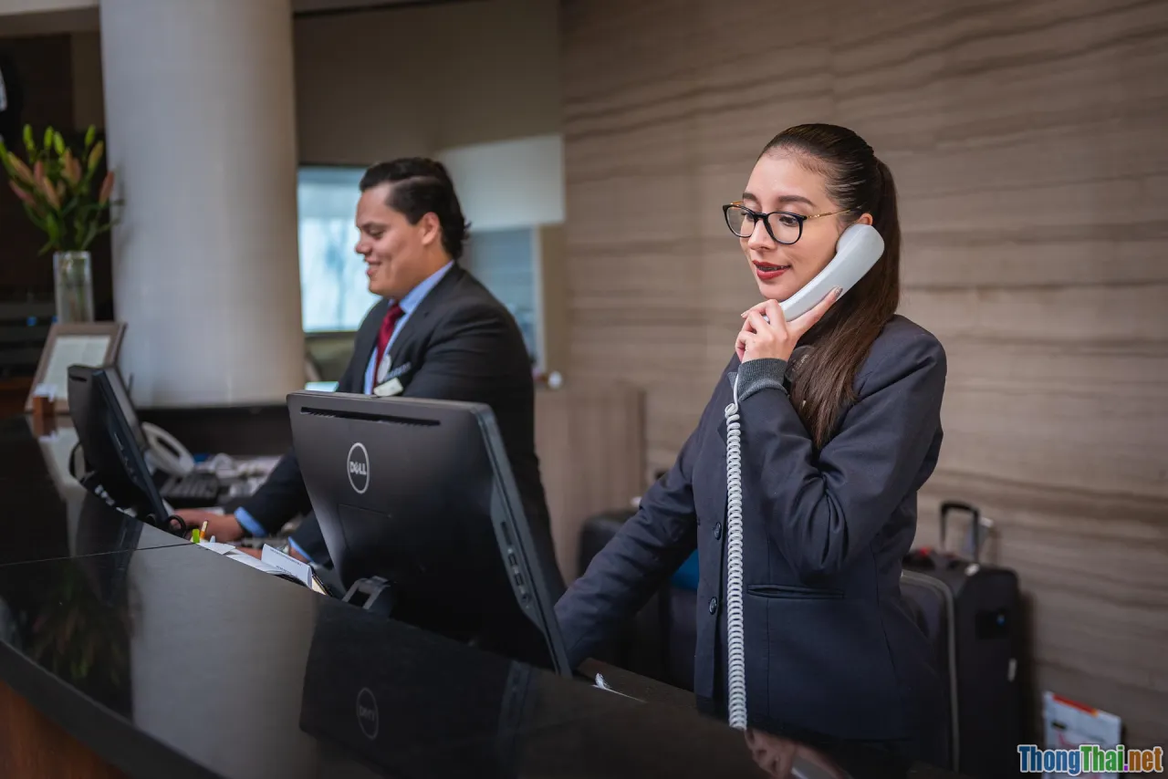 troubleshooting, problem-solving, customer service, escalation