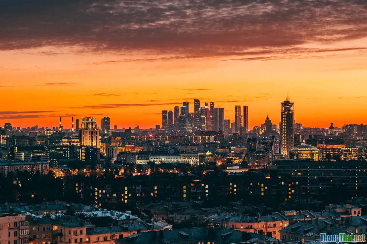 urban living, modern family, cityscape moving