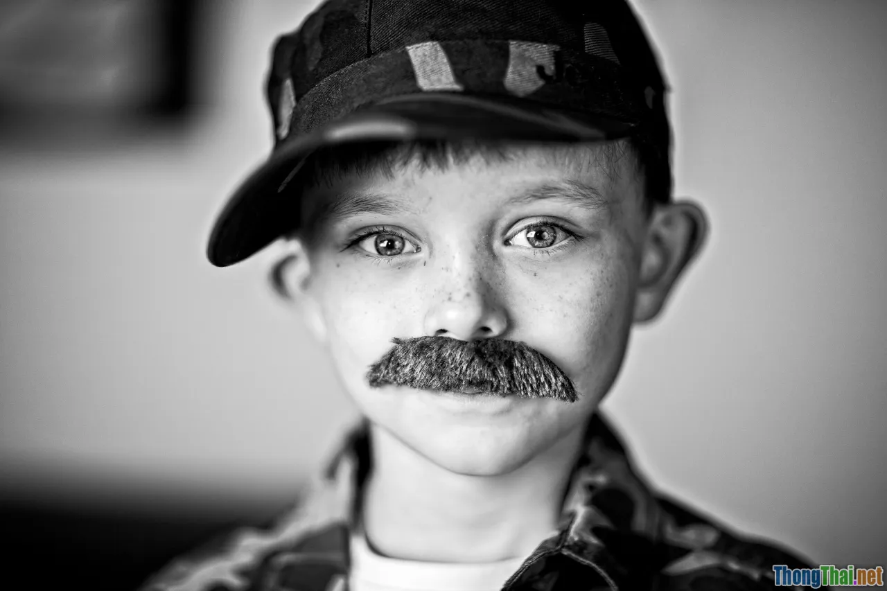 wrong sneaker, fake mistake, shopping caution