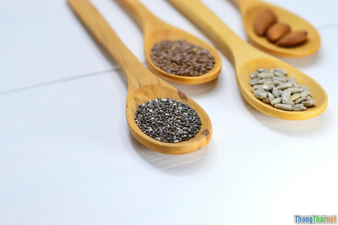 almonds, sunflower seeds, vitamin E nuts