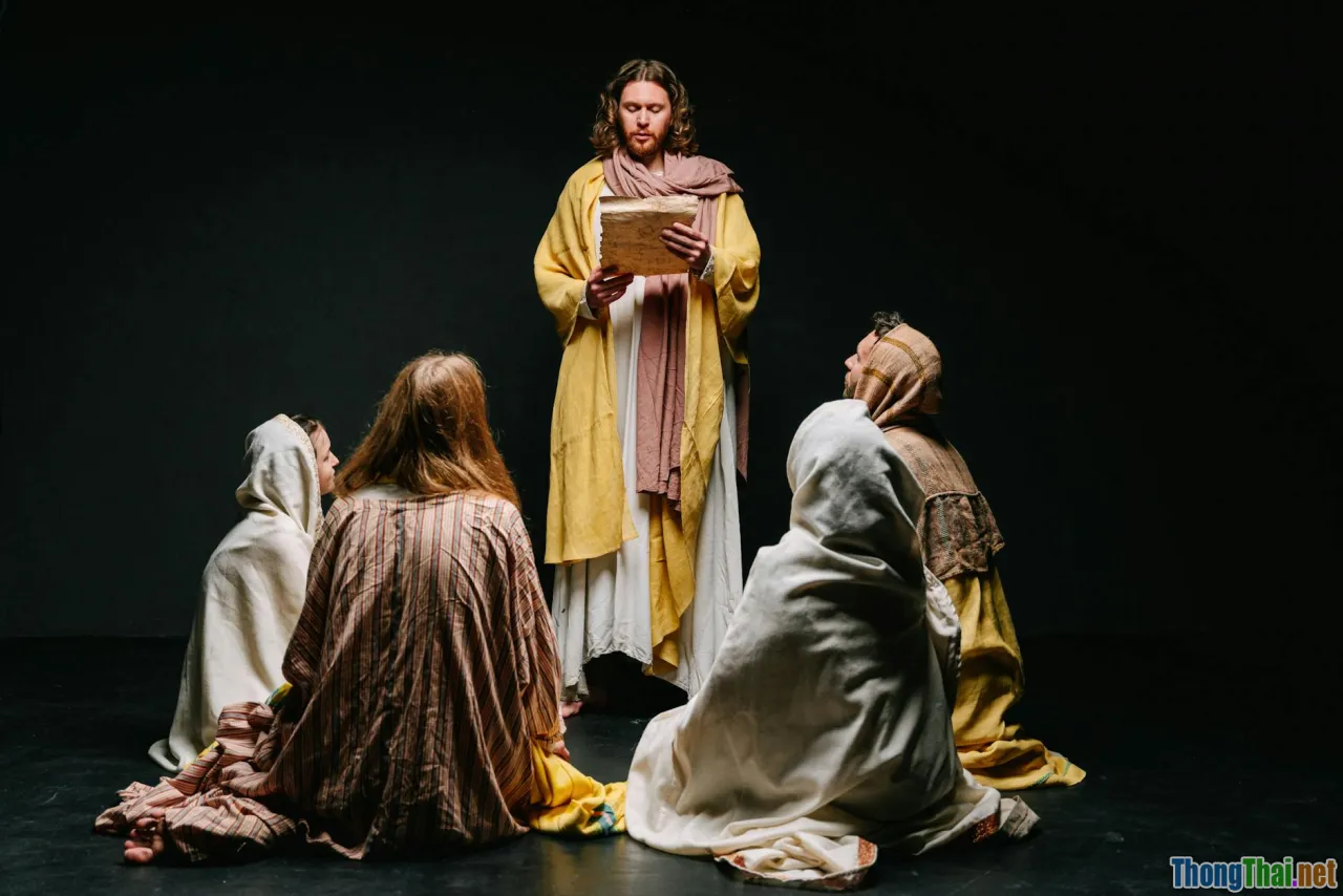 ancient drama, group shot, period piece