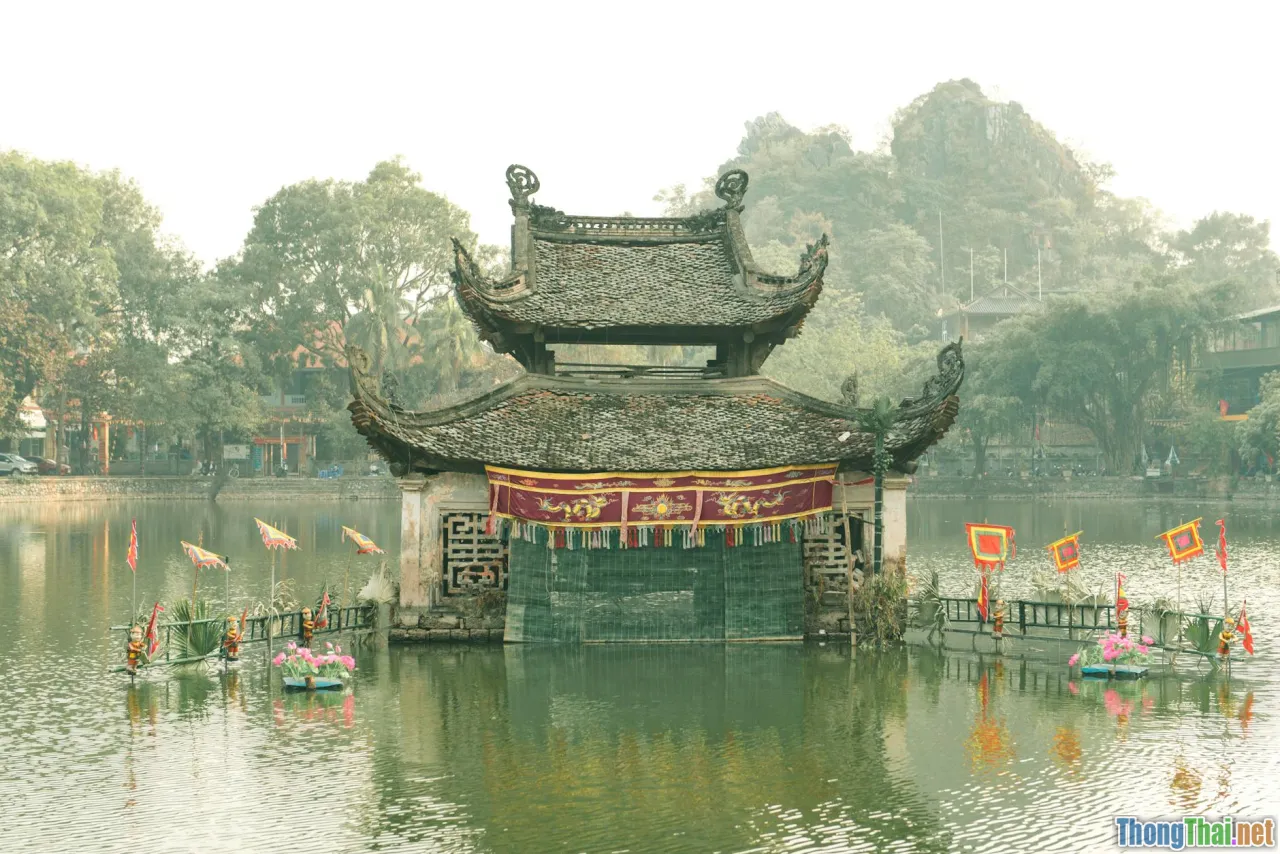 ancient pagoda, west lake, culture, Hanoi