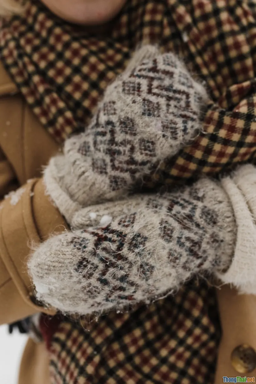 autumn accessories, scarf, hats, layering details