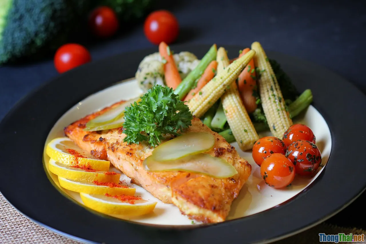 balanced plate, colorful vegetables, protein, citrus