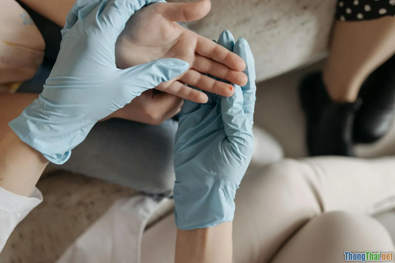 battle wounds, injuries, first aid on set, actor laughing pain