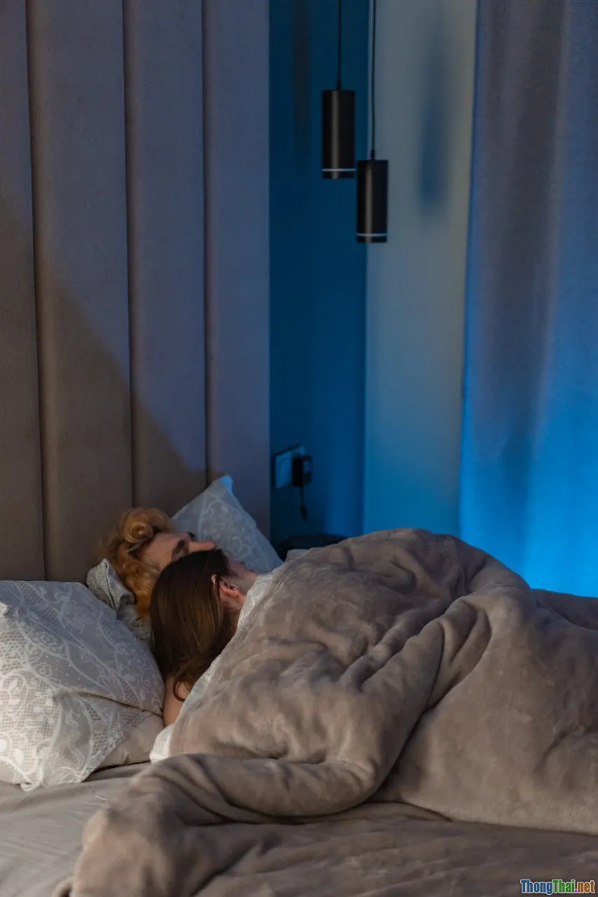 bedroom, blackout curtains, cool temperature, white noise