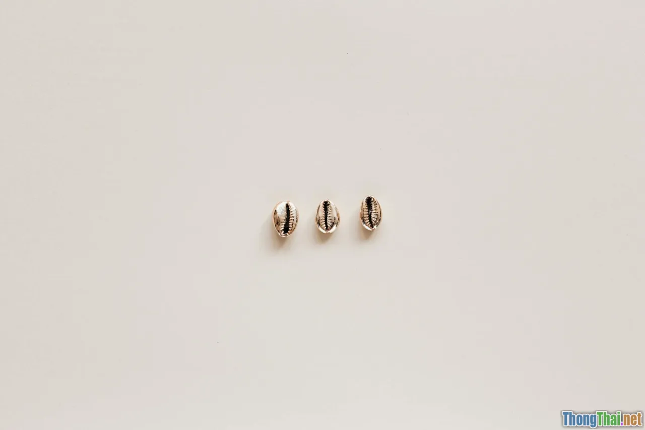 bedroom layout, small space arrangement