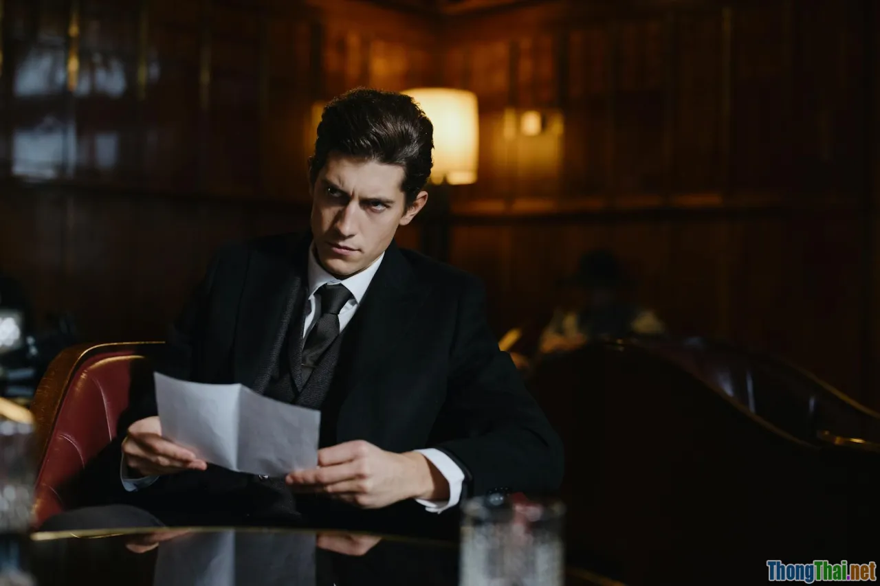 business man, traditional investor, thinking