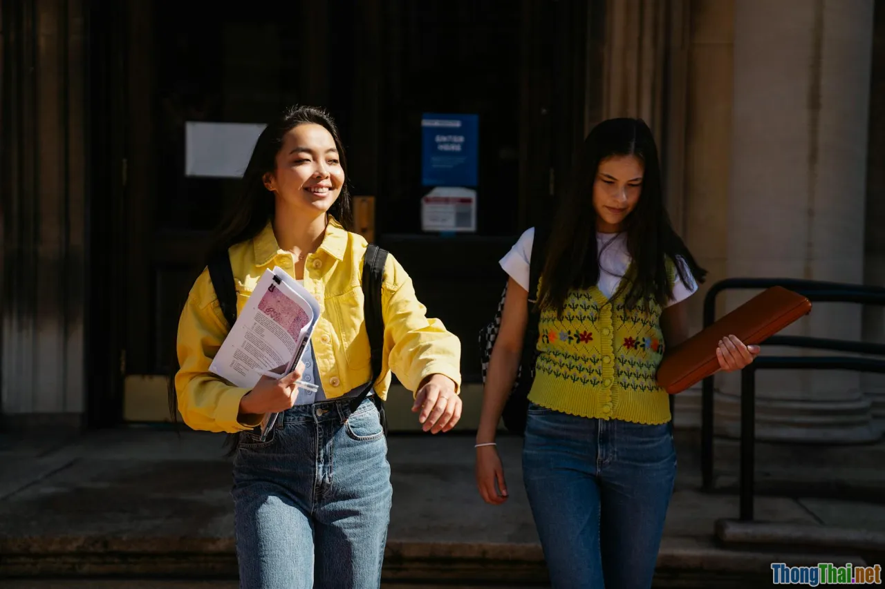 casual conversation, academic lecture