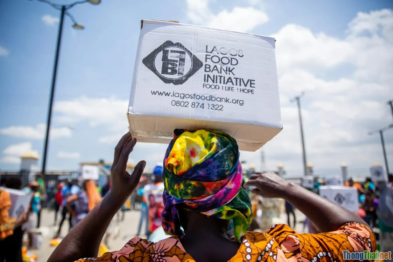 city scams, african street life