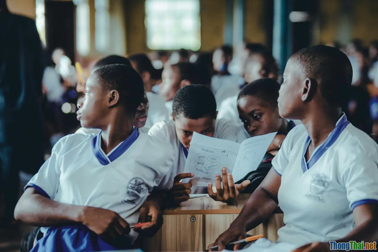 classroom, discussion, media literacy