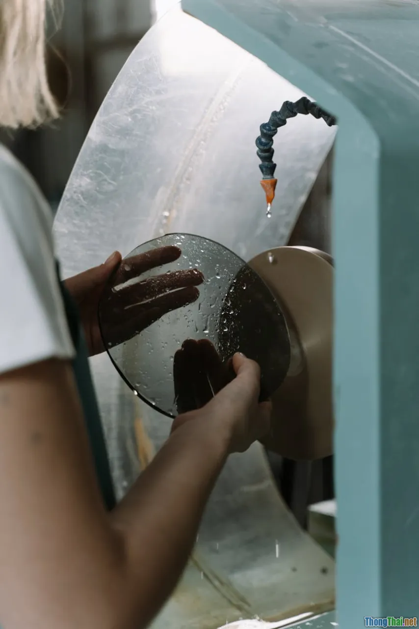 comparison rug, factory vs handmade, artisan hands