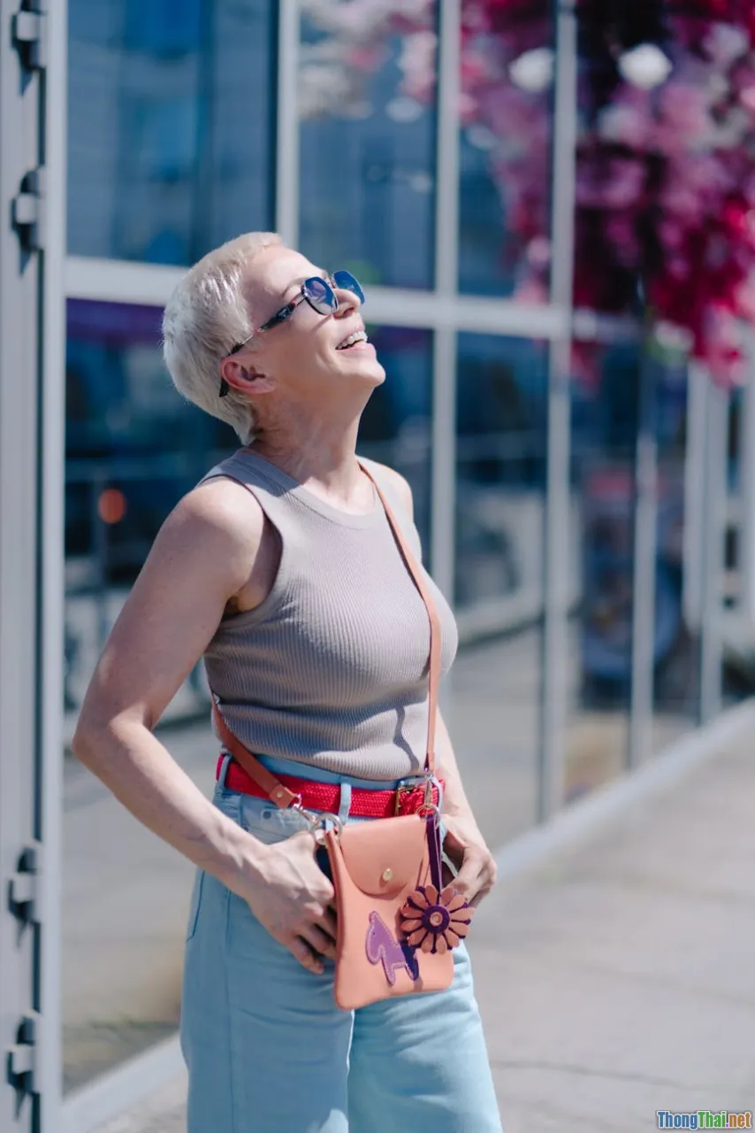 confidence building, mirror reflection, workplace stress