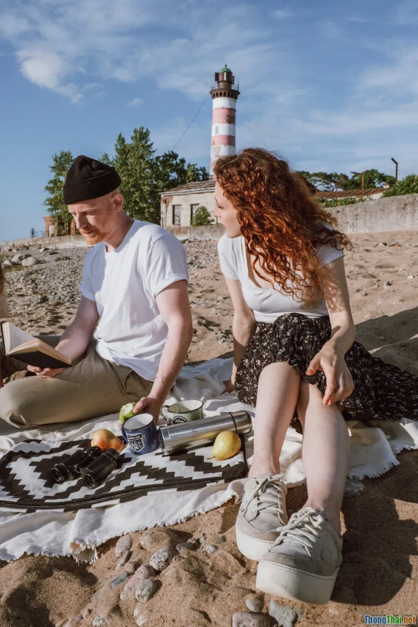 couple booking, travel agent, happy vacation