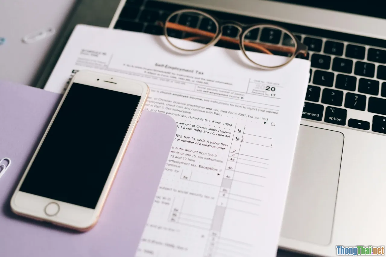 digital vs. paper checklist, pros and cons