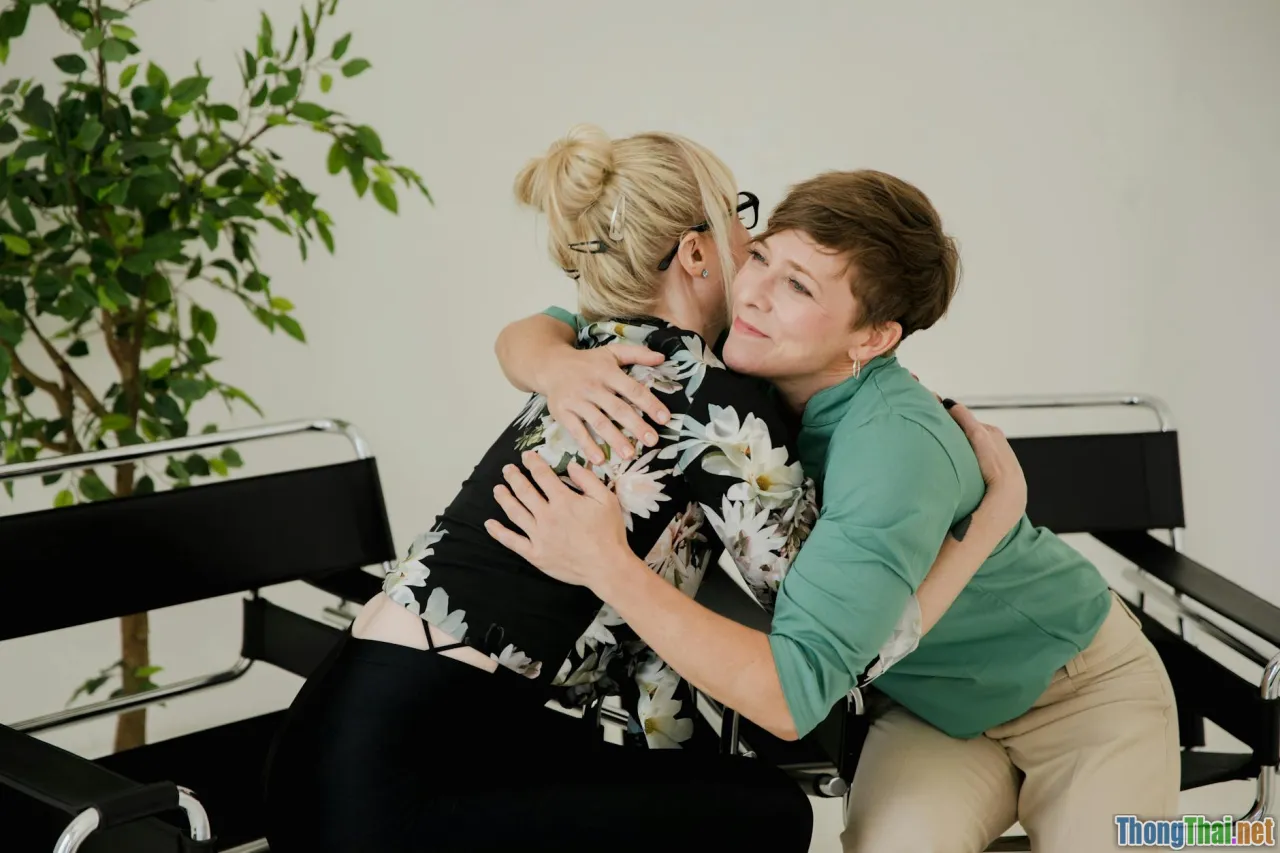 dog hug, emotional healing