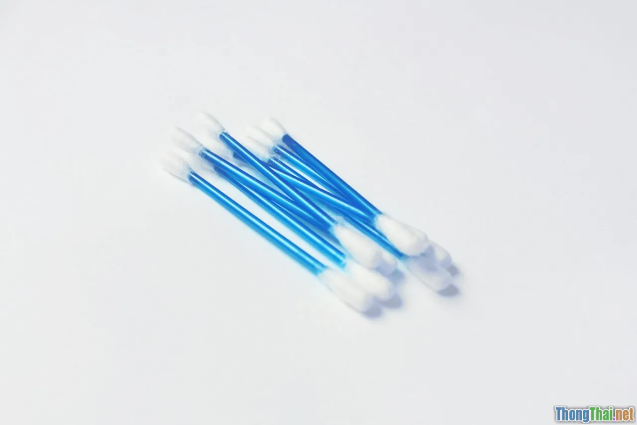 ear cleaning, cotton swab, ear canal