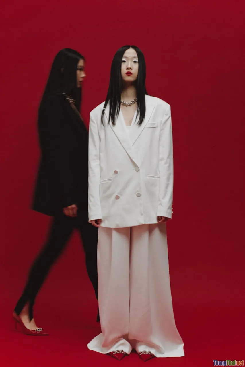 fashion runway, smartwatches, models