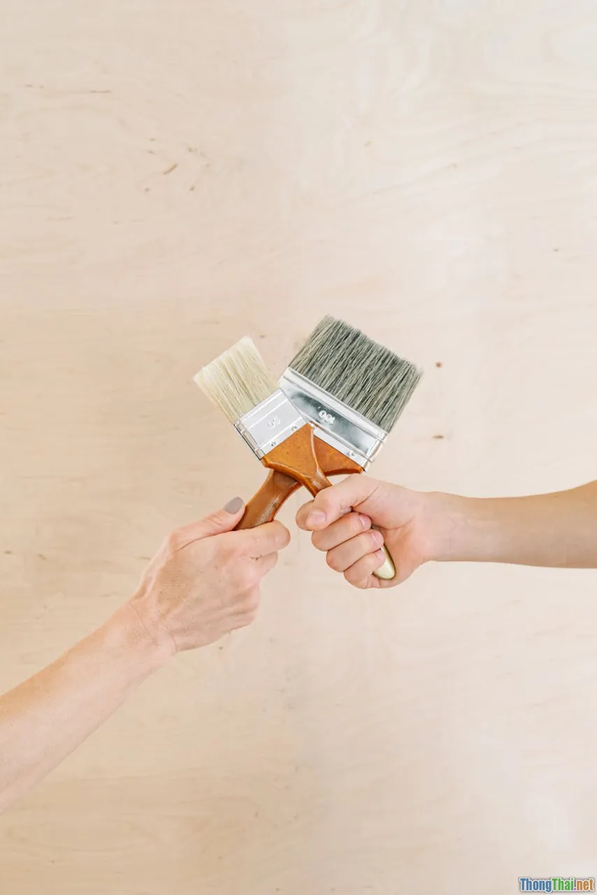 flat brush, synthetic bristles, paint tools, close-up