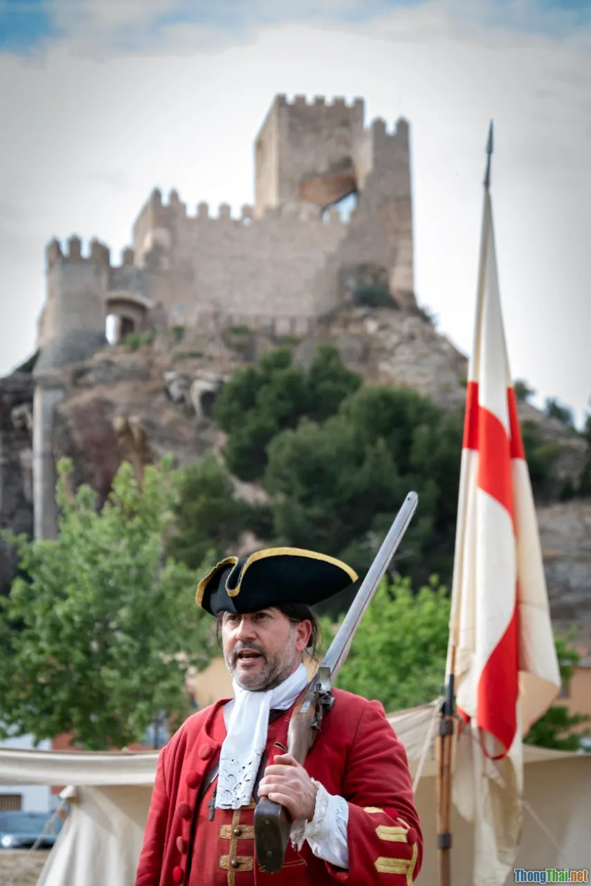 flying sword fight, Xiaolongnu, Yang Guo, ruined fortress